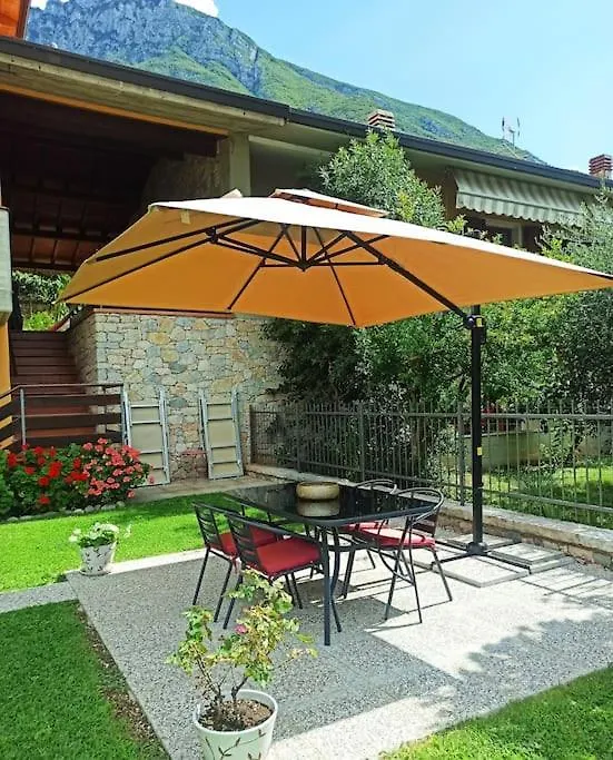Apartment Appartamento Belvedere Navene Italy